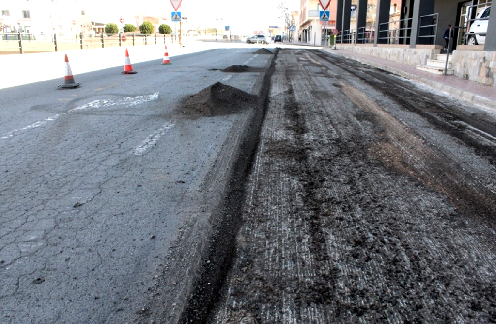 Se destinarán casi 100.000 euros para reparar baches y desperfectos en varias calles de Totana y El Paretón